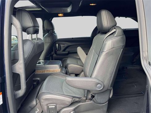 Used 2025 Toyota Sienna Platinum image 15