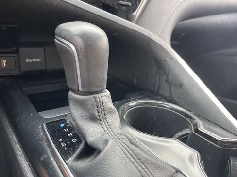 Used 2020 Toyota Camry SE image 4