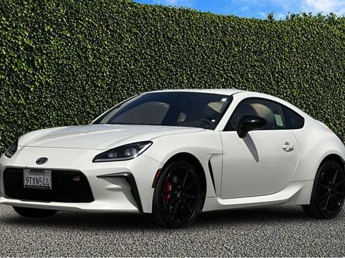 Used 2024 Toyota GR86 Premium w/ Performance Package RWD image 9