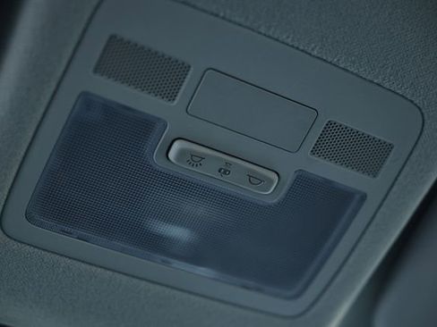 Used 2023 Hyundai Venue SE image 38