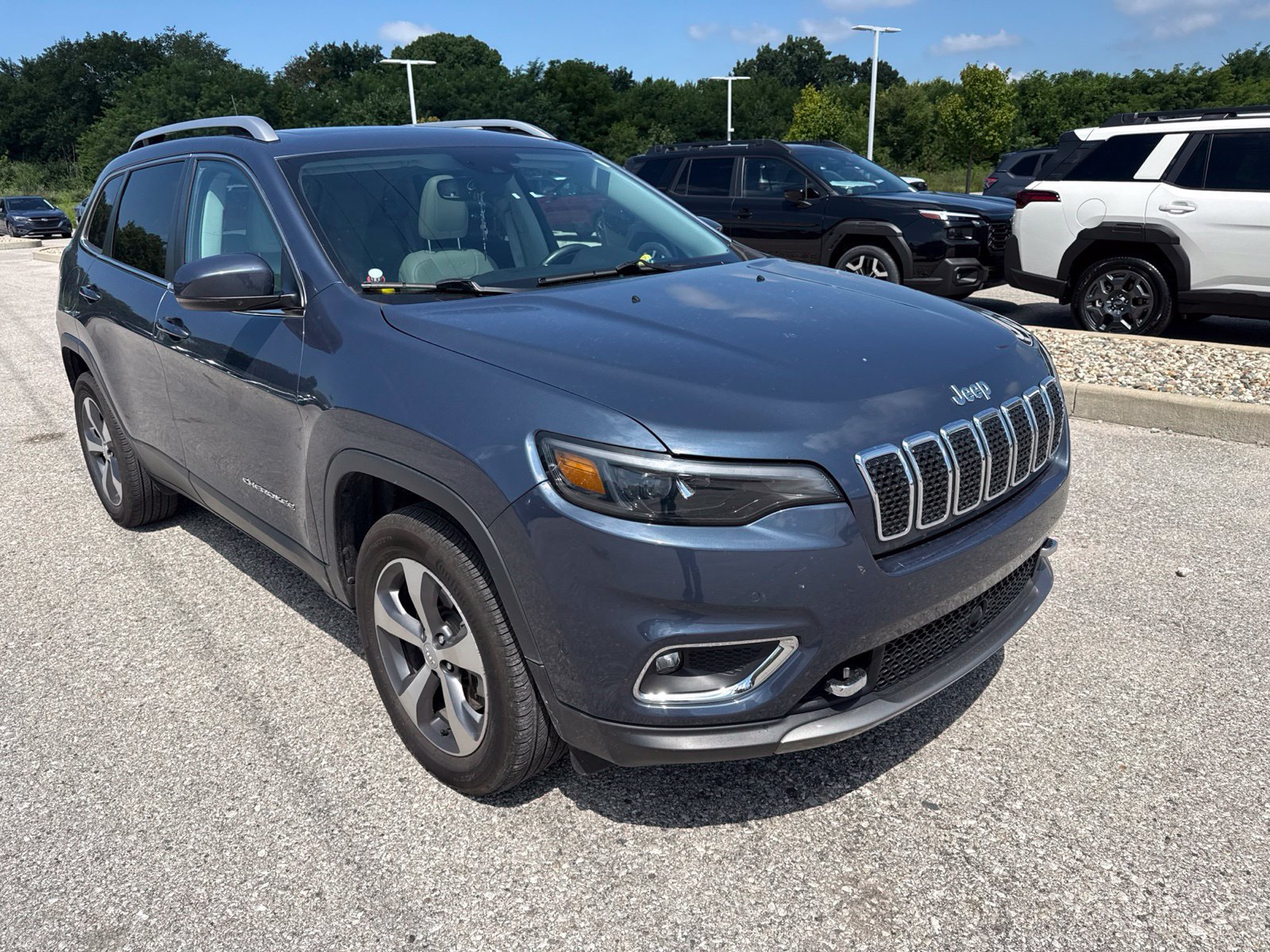 Used 2021 Jeep Cherokee Limited w/ Elite Package AWD/4WD image 5