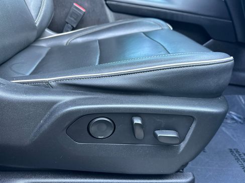 Used 2021 GMC Yukon SLT image 25