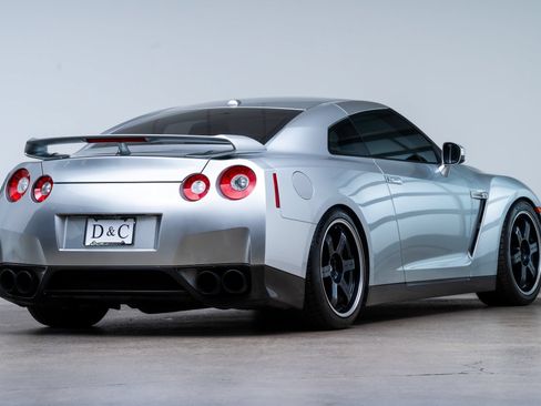 Used 2009 Nissan GT-R Premium AWD/4WD image 8