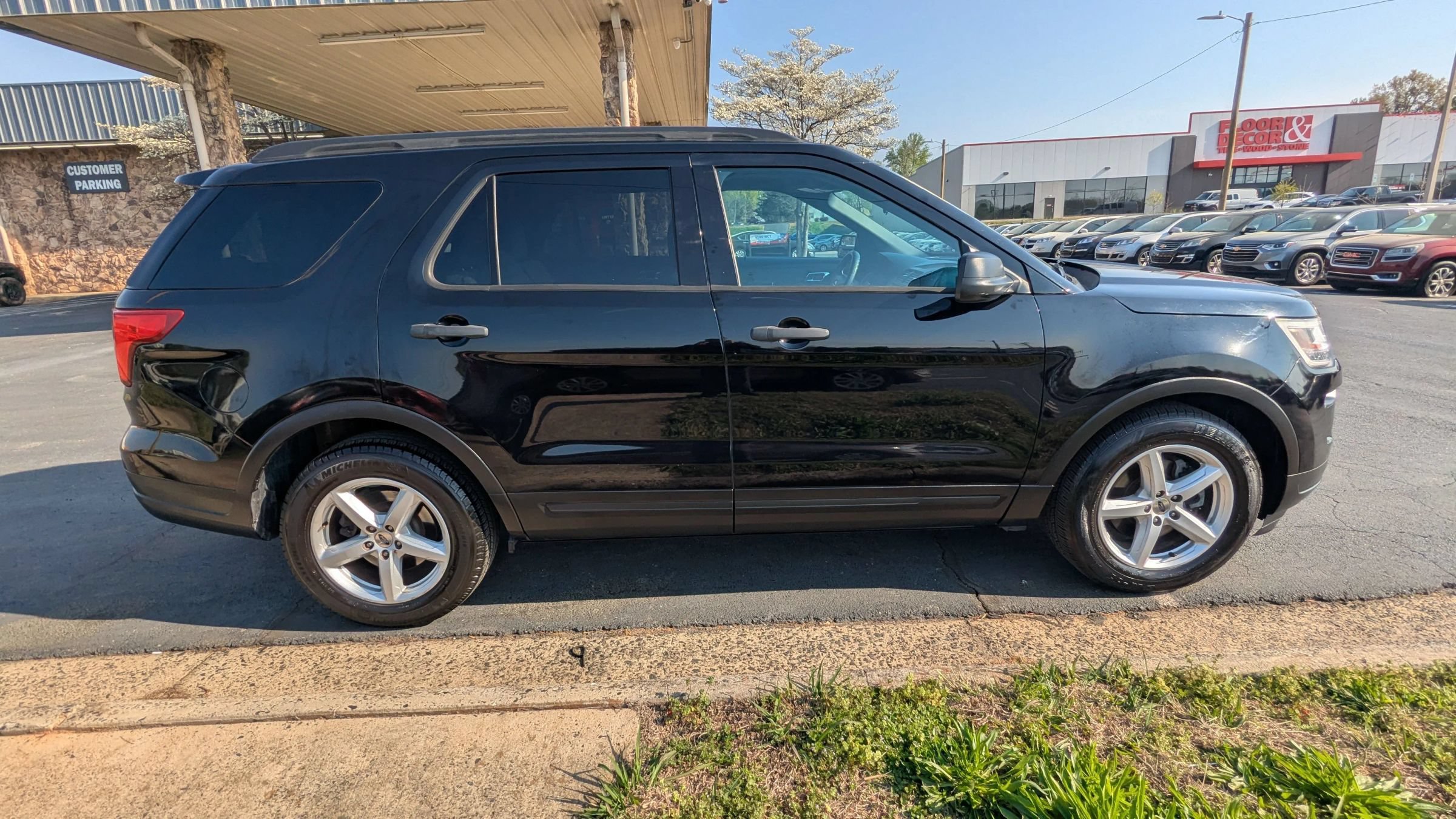 Used 2018 Ford Explorer FWD image 8