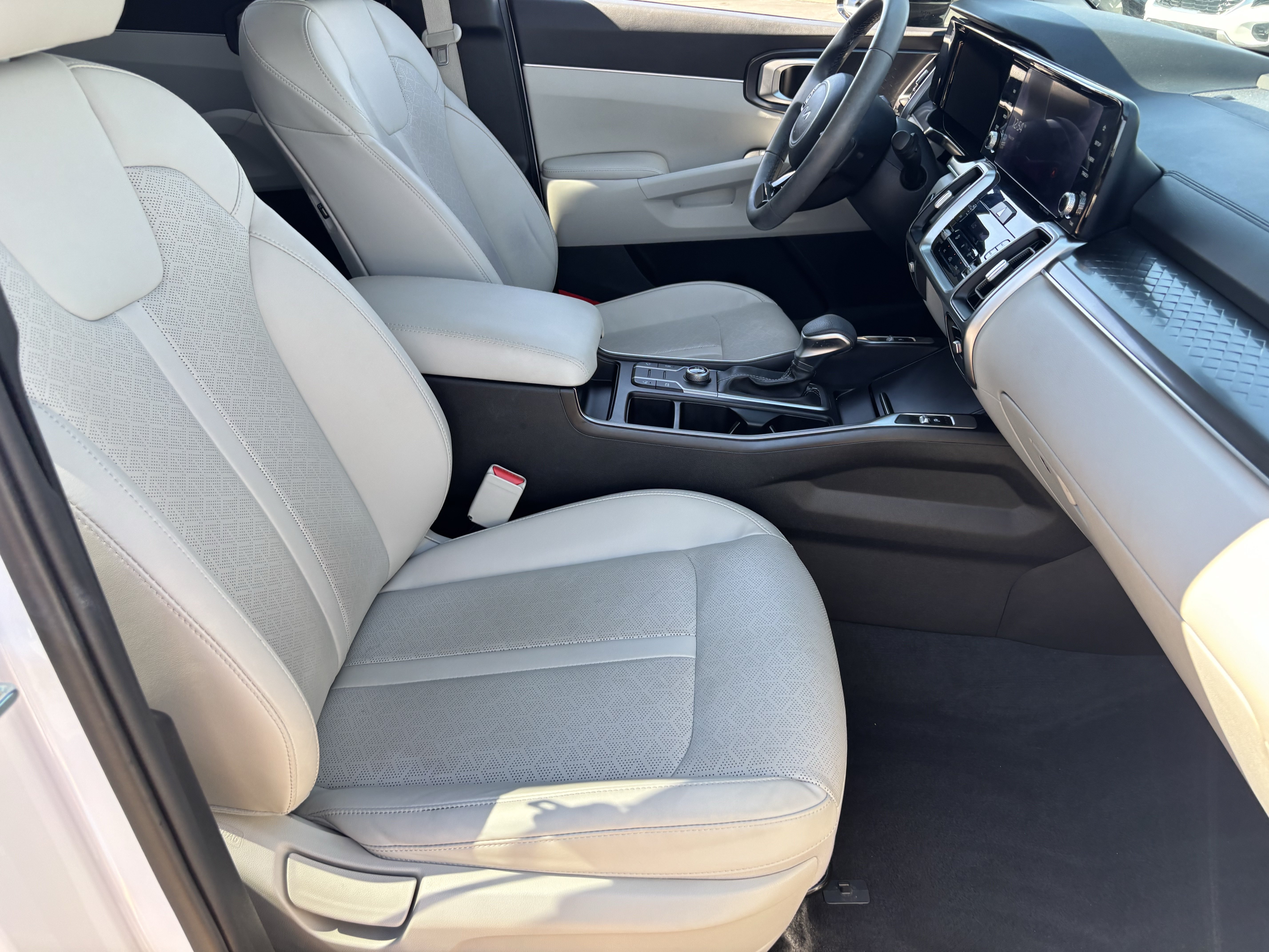 Used 2023 Kia Sorento S w/ Panoramic Sunroof Package FWD image 9