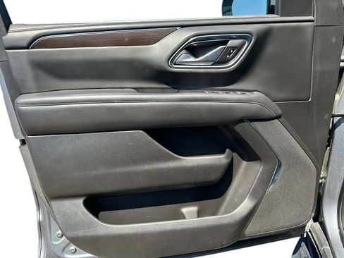 Used 2022 GMC Yukon XL SLE w/ Gmc Pro Safety Plus Package AWD/4WD image 10