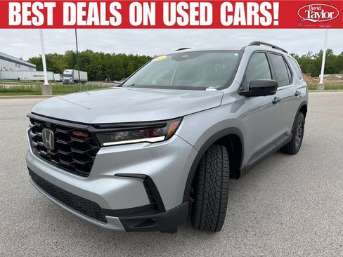 Used 2025 Honda Pilot TrailSport image 8