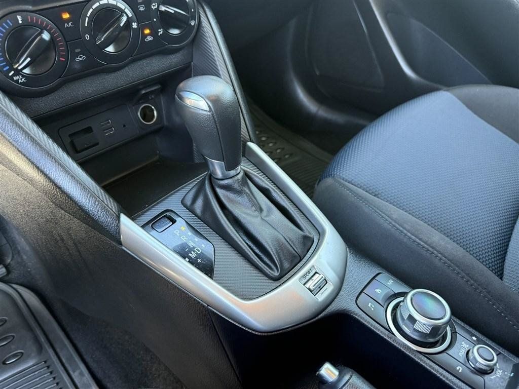 Used 2019 Toyota Yaris L FWD image 21