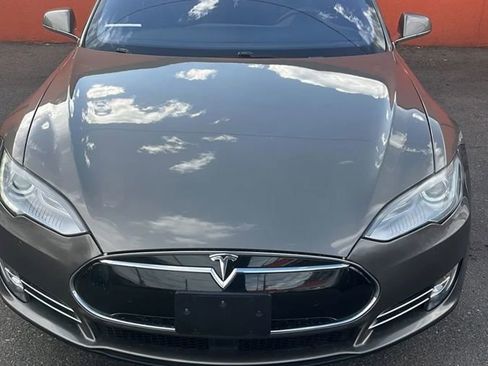Used 2015 Tesla Model S 85D image 2