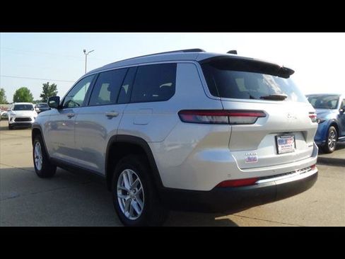 Used 2023 Jeep Grand Cherokee L Laredo image 8