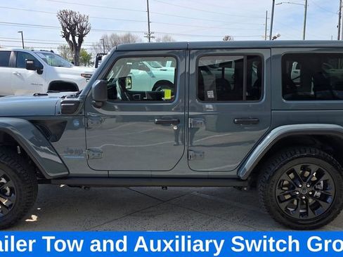 Used 2025 Jeep Wrangler Unlimited Sahara image 9