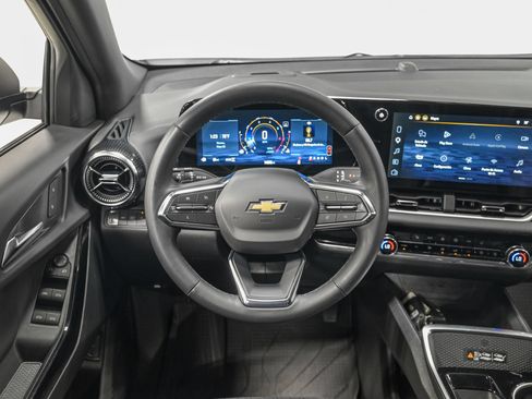 Used 2025 Chevrolet Equinox LT w/ Convenience Package II AWD/4WD image 17