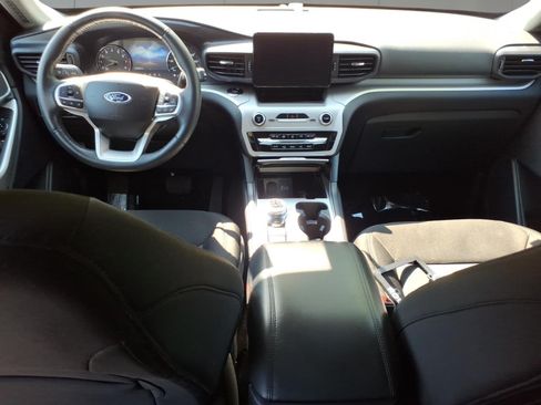 Used 2023 Ford Explorer XLT AWD/4WD image 6