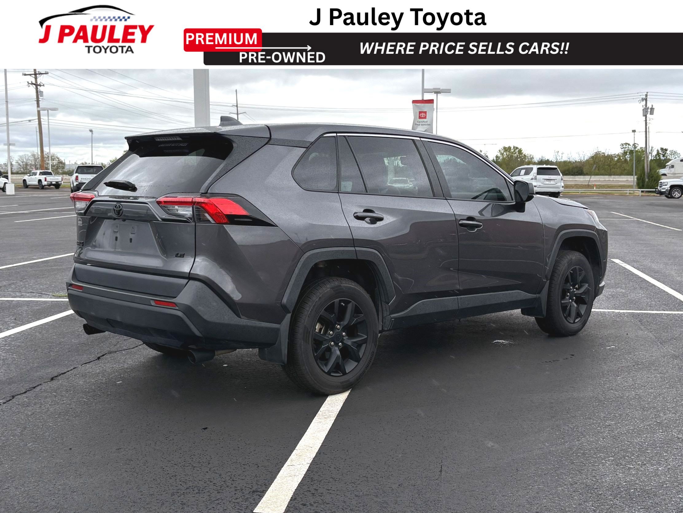 Used 2023 Toyota RAV4 LE FWD image 3