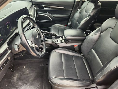 Used 2024 Kia Telluride LX FWD image 13