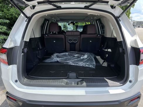 Used 2025 Honda Pilot Elite image 14
