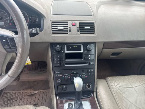 Used 2004 Volvo XC90 2.5T image 10
