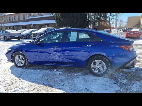 Certified 2025 Hyundai Elantra SE image 5