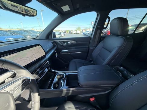 New 2026 Chevrolet Traverse LT FWD image 11