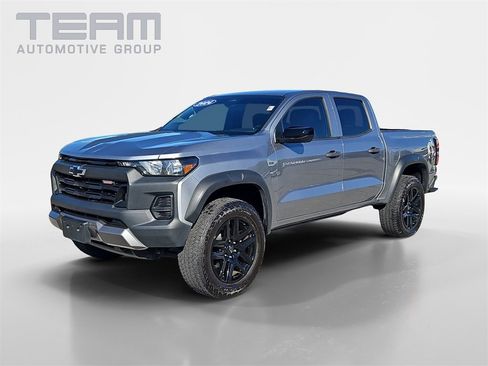 Used 2024 Chevrolet Colorado Trail Boss w/ Technology Package image 3