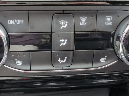 Used 2025 Chevrolet Trax RS w/ Sunroof Package image 25