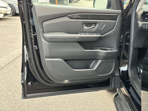 Used 2024 Honda Pilot Elite image 16