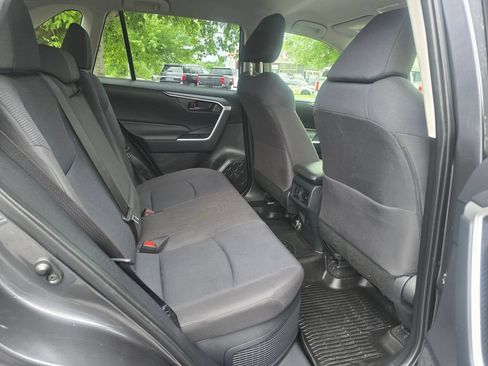 Used 2022 Toyota RAV4 LE AWD/4WD image 13