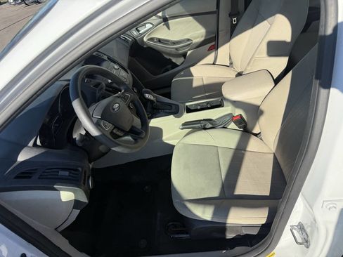 Used 2018 Ford Focus SE image 19