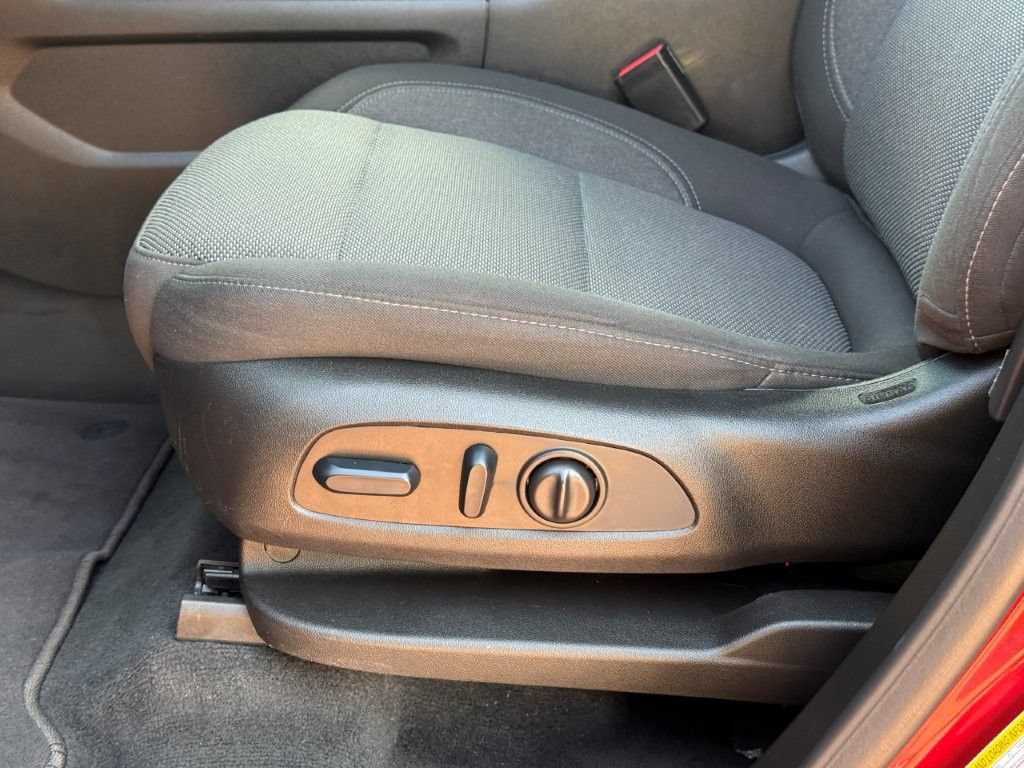 Used 2023 Chevrolet Traverse LT FWD image 13