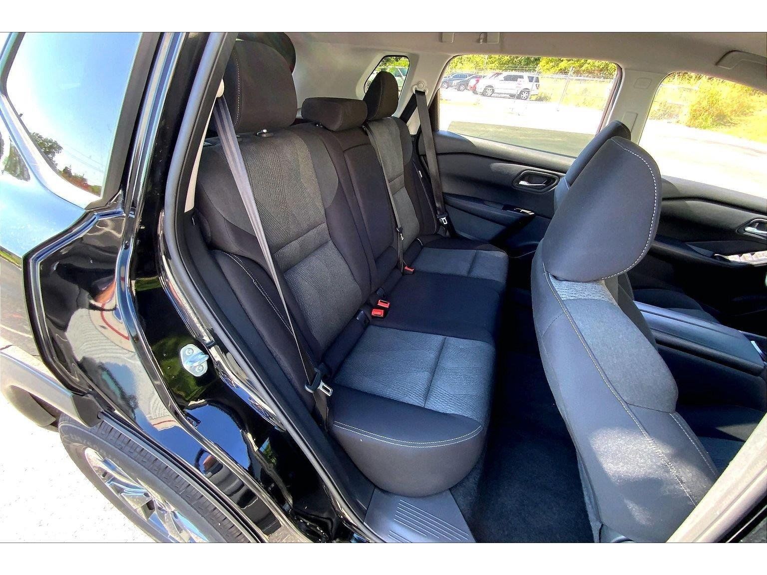 Used 2025 Nissan Rogue SV AWD/4WD image 25