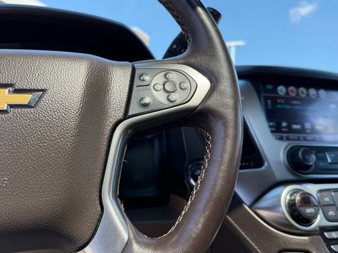 Used 2019 Chevrolet Suburban LT RWD image 22