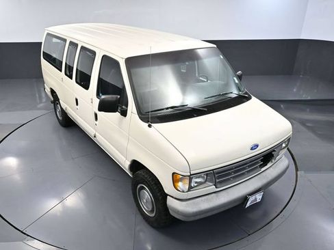 Used 1995 Ford E-150 and Econoline 150 Club Wagon RWD image 45