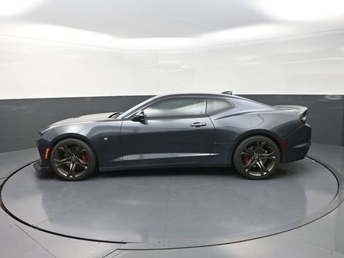 Used 2020 Chevrolet Camaro SS RWD image 4