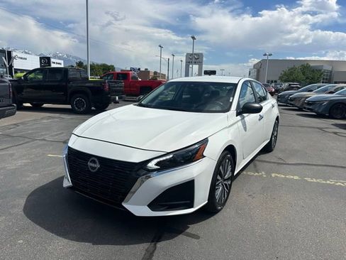 Used 2025 Nissan Altima 2.5 SV AWD/4WD image 5