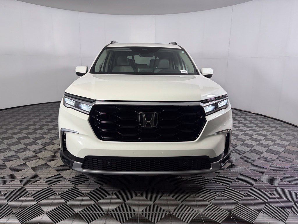 Used 2023 Honda Pilot Touring image 2