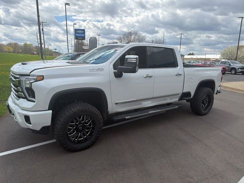 Used 2024 Chevrolet Silverado 3500 High Country w/ High Country Premium Package AWD/4WD image 7