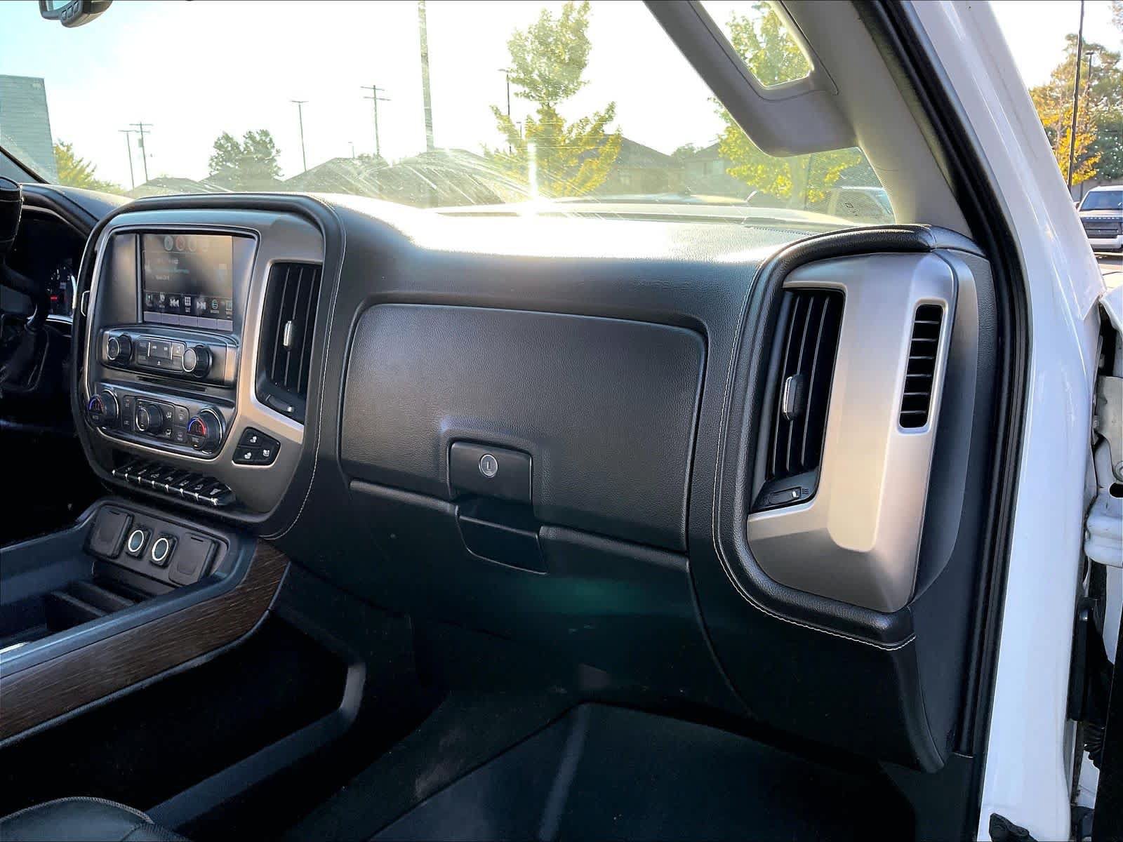 Used 2018 GMC Sierra 2500 Denali w/ Duramax Plus Package AWD/4WD image 19