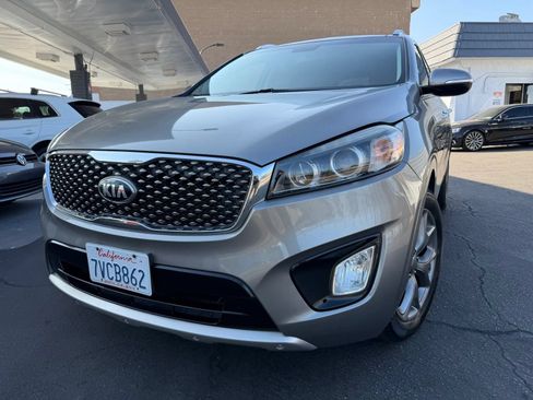 Used 2017 Kia Sorento SX FWD image 2