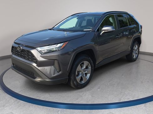 Used 2024 Toyota RAV4 XLE FWD image 1