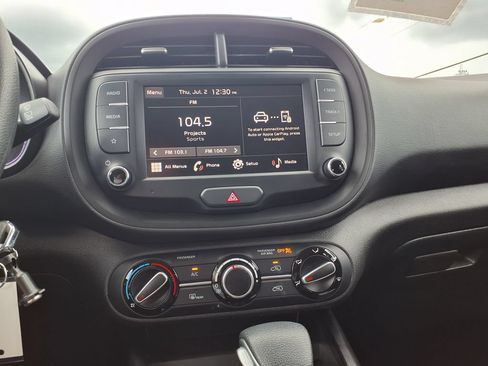 Used 2025 Kia Soul LX w/ LX Technology Package FWD image 24
