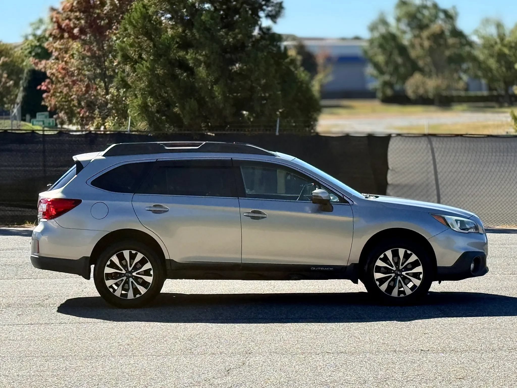 Used 2016 Subaru Outback 2.5i Limited AWD/4WD image 7
