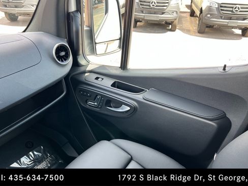 Used 2025 Mercedes-Benz Sprinter 3500 image 10