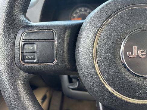 Used 2014 Jeep Patriot Sport image 16