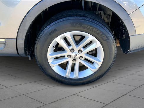 Used 2014 Ford Explorer XLT w/ Equipment Group 202A image 10