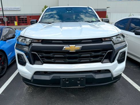 Used 2024 Chevrolet Colorado LT AWD/4WD image 2