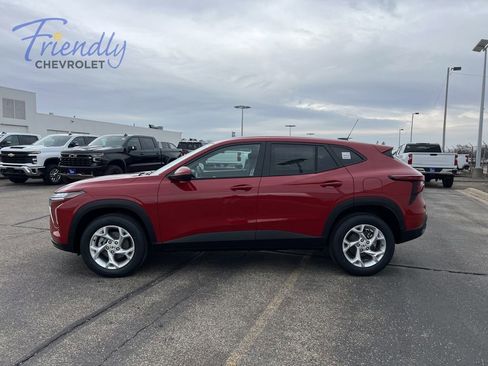 New 2026 Chevrolet Trax LS w/ LS Convenience Package FWD image 2