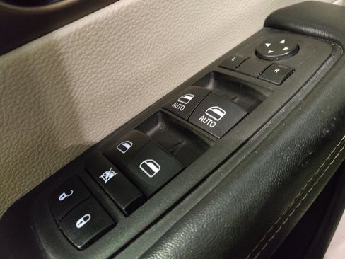 Used 2022 Chrysler Voyager LX FWD image 27