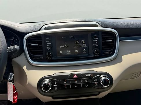 Used 2019 Kia Sorento AWD image 15