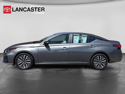 Used 2025 Nissan Altima 2.5 SV FWD image 4
