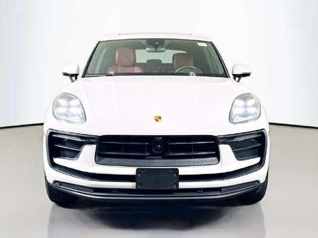 Used 2023 Porsche Macan AWD/4WD image 2